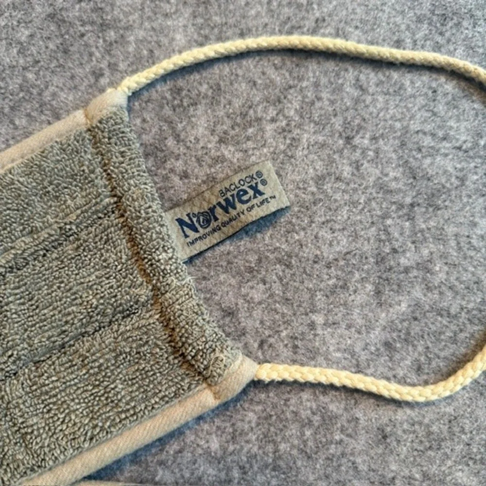 Norwex Back Scrubber Unisex OS Grey Excellent BacLock Microfiber Exfoliating